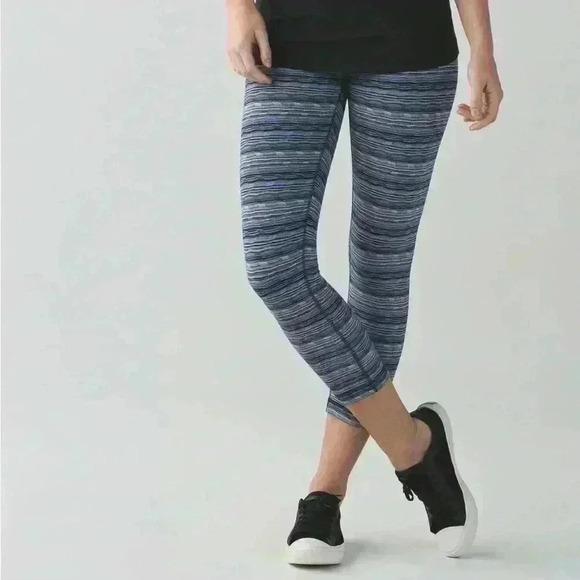 Lululemon Wunder Under Crop High Rise Blue Multi Coloured Stripe Size 6  Luon - Picture 1 of 10